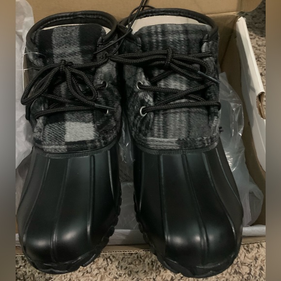 NWT Size 7 winter boots - Picture 4 of 7
